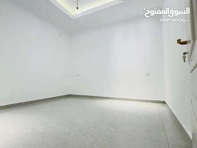 شقة تجاريه بتشطيب حديث من لحجم لكبير ف سنتر شارع النصر دور تالث يصلح اي نشاط