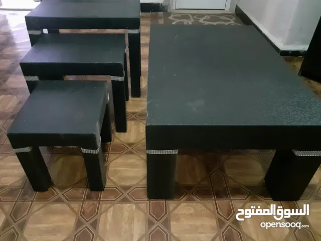 طاولة مستعملة
