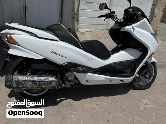 2010 هوندا Forza