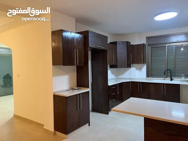 شقه فارغة للايجار في الارسال خلف مطعم kfc وقصر الحمرا