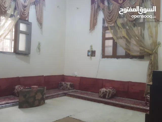 شقة مفروشة ثلاث غرف وحمام ومطبخ