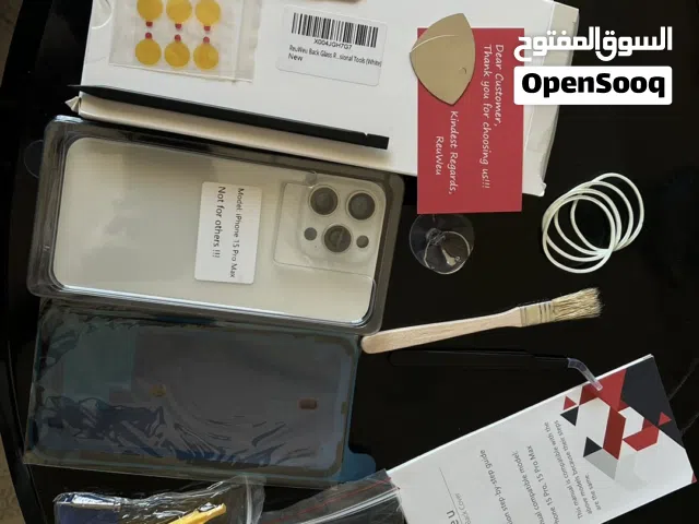 خلفيه ايفون 15بروماكس لون ابيض مع ادوات
