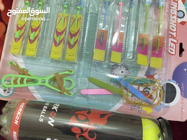 لعبه ماعرف شسمها. جديده محد استخدمه  و كره جديده   لعبه طائره 10 و كرة 20 اربع حبات