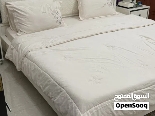 سرير شبه جديد للبيع