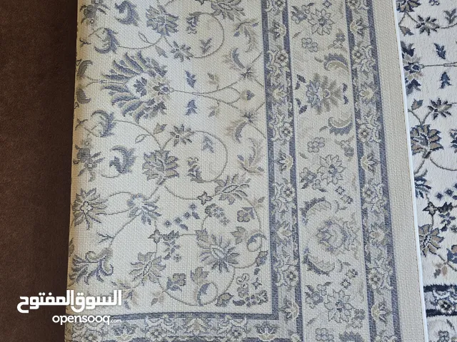 سجادة لون ابيض