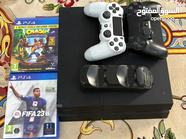 بلاي ستنيشن (سوني 4) مع اشرطة و قاعدة للشحن