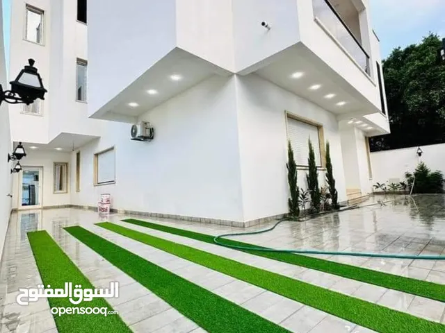 325 m2 4 Bedrooms Villa for Sale in Tripoli Al-Serraj