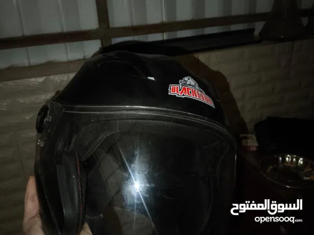 للبيع خوذتين بسعر ممتاز مستعمله فقط تلت مرات