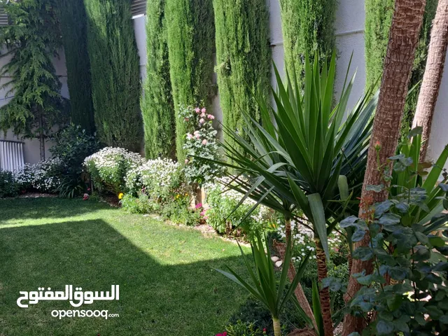 850 m2 5 Bedrooms Villa for Sale in Amman Dabouq