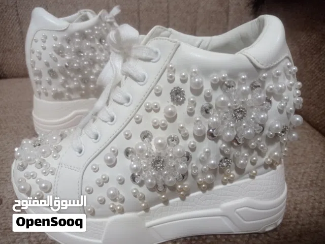 بوت عرايس للبيع