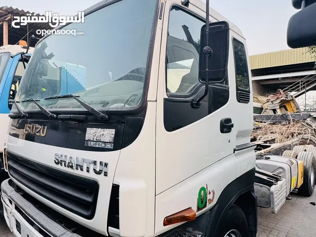 Chassis Isuzu 2011 in Sharjah