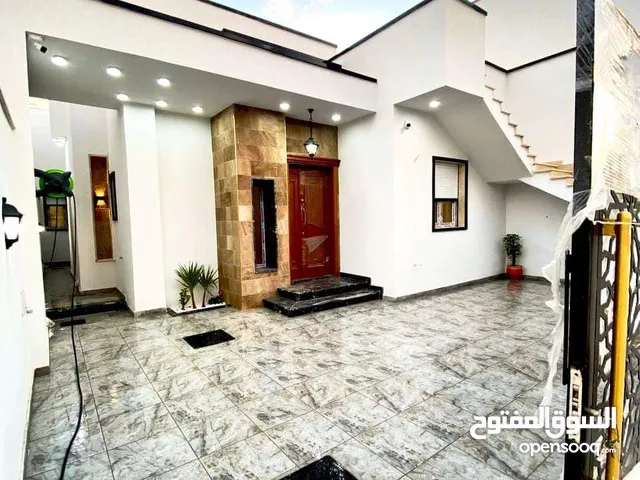 185 m2 3 Bedrooms Townhouse for Sale in Tripoli Ain Zara