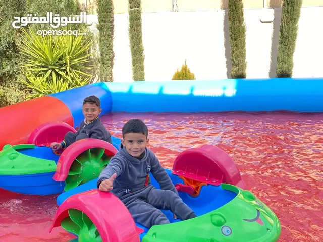 قوارب ومسابح والعاب مائيه