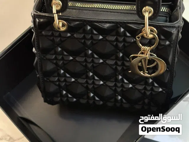 مجموعة مميزة من شنط الماركات العالمية