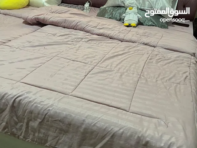 غرفة نوم بحاله ممتازه للبيع