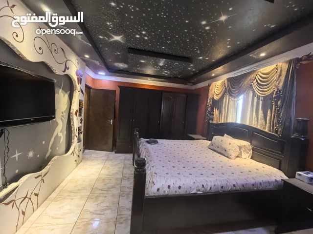 للبيع شقة سكنية سكنية اطلالة بحرية في الطابق الرابع منطقه ام الحصم