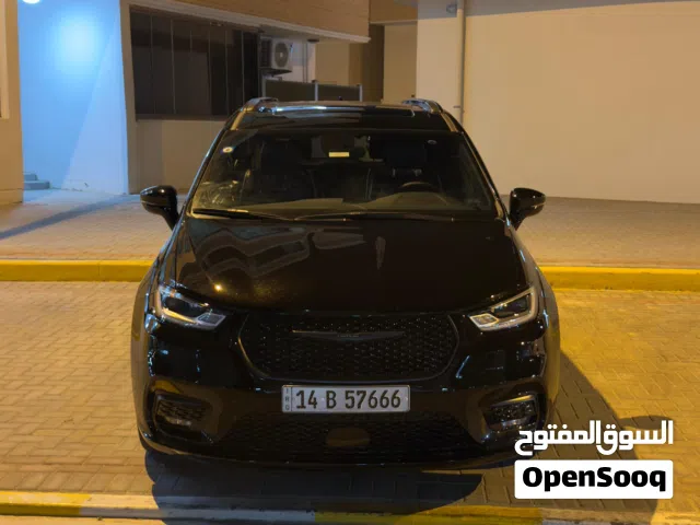 2025 كرايسلر باسيفيكا Limited