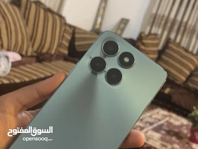 تلفون honor X6a مستعمل استعمال عشر شهور . يوجد كسر خفيف على الشاشة .
