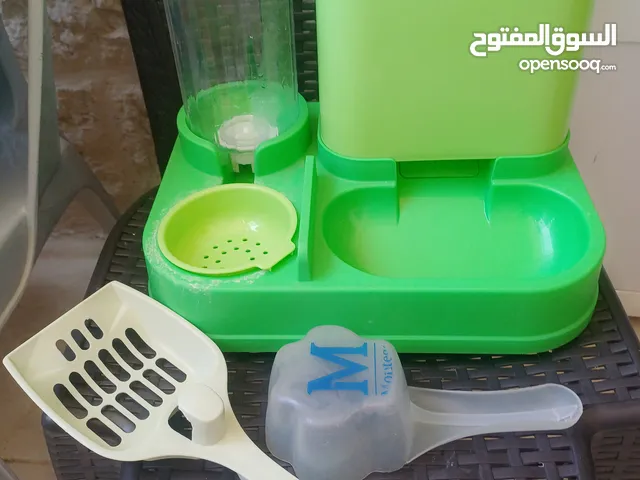 مستلزمات قطط مستعملة  بحالة الجديد ..بعضها كانها جديدة مستعملة مرة واخدة فقط للبيع مع بعضها كاملة