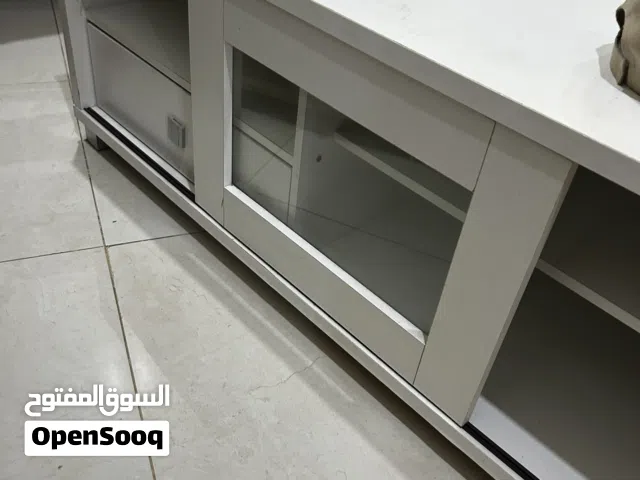طاولة تلفزيون مستعمله