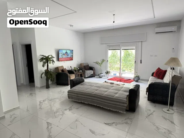 فيلينا ارضية للبيع في انجيلة السنتر جيهة هادية والشارع مقطرن لباب البيت.