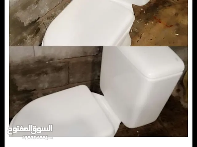 توليت غربي نظيف جدا الون ابيض صنع اماراتي