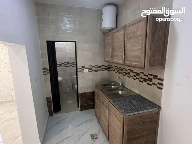 شقة فارغة للايجار في شارع الجامعة 160