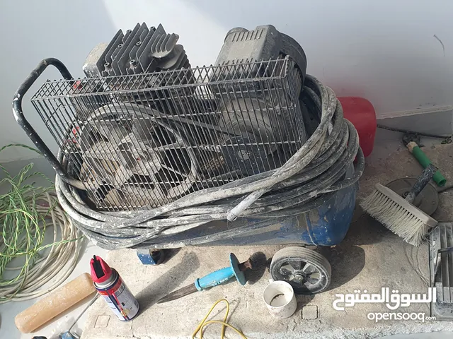 مضخة صبغ تكسو و دريل كبير للخرسانات و مكينة قص الحديد ( عدد 2) و كيبل كهرباء 10ملم طوله 75م وصندوقه