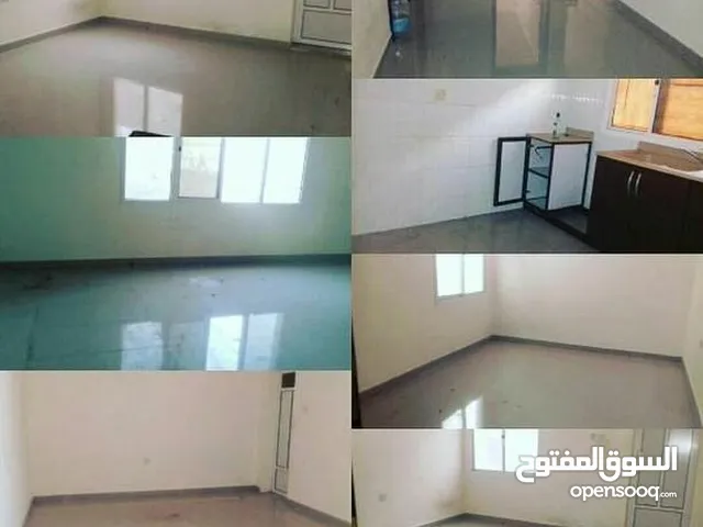 flat for rent 3 bedrooms 2 bathrooms  hall kitchen with ewa 250 ,3324 8658