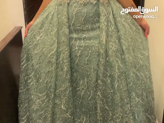 فساتين خطبه وافراح للبيع