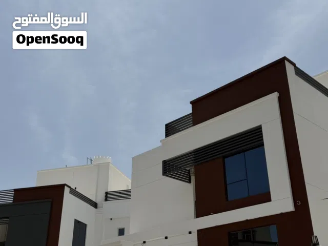 فيلا مستقلة فاخرة للبيع في الخوض السادسة