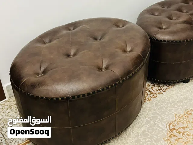 جلسة تتكون من 3 كراسي لوح وجلد اصلي حسب الصور الموجودة