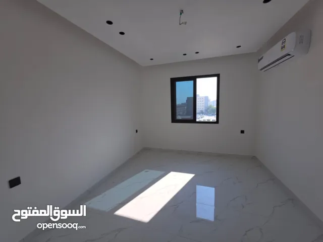 200 m2 5 Bedrooms Apartments for Sale in Southern Governorate AlHunayniya