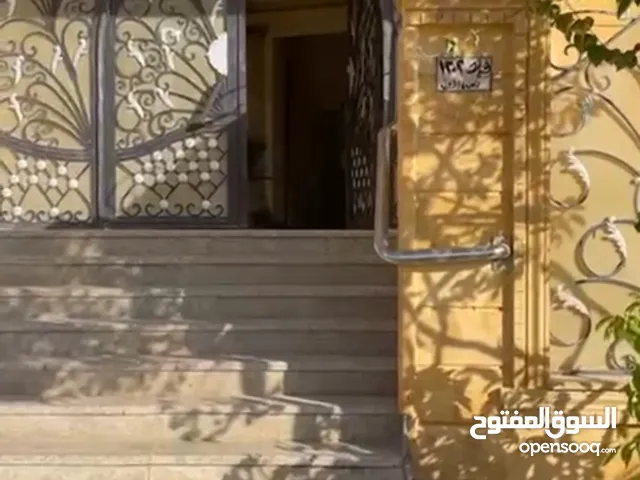 لراغبي الهدوء و الخصوصية شقة سوبر لوكس بعمارة متميزة للإيجار بالحي الأول الهضبة الوسطي بالمقطم