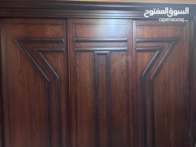 غرف نوم ماستر وغرفة نوم شباب ومكيف متنقل