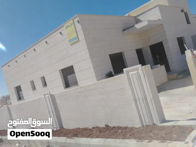 175 m2 3 Bedrooms Townhouse for Sale in Madaba Madaba Center