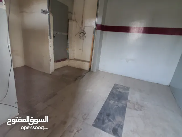 فرصة استثمارية: محل تجاري للإيجار في موقع مزدحم بحركة المارة – مناسب لجميع الأنشطة – بتشطيبات جاهزة