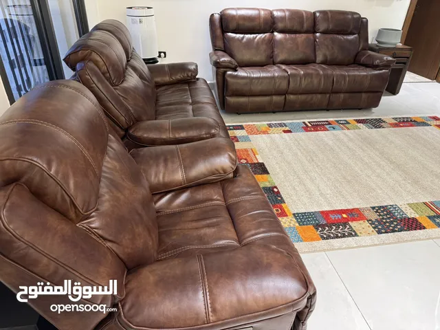 طقم ريكلاينر كهرباء جلد امريكي اصلي لازال جديد