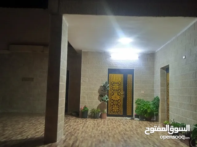 180 m2 5 Bedrooms Townhouse for Sale in Mafraq Al Mazzeh