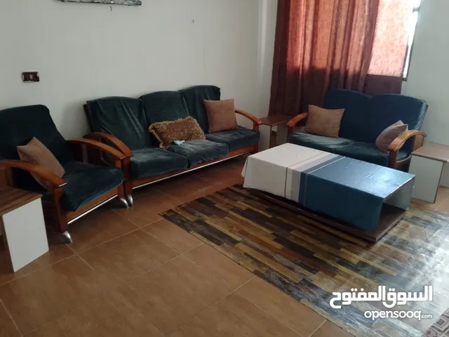 عفش بيت كامل للبيع عفش بيت كامل للبيع غرفت ضيوف غرفه قعده وثلاجه غساله وغاز وقيزر وطاولات وسجاد