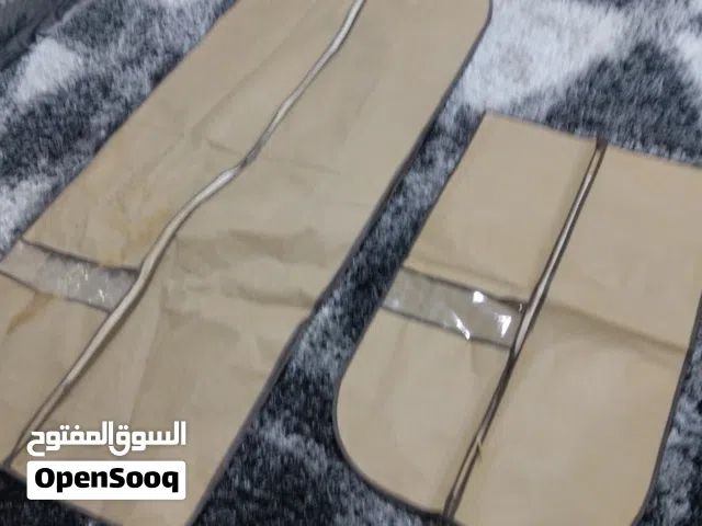 حفاضات ملابس مختلفة الألوان والأحجام