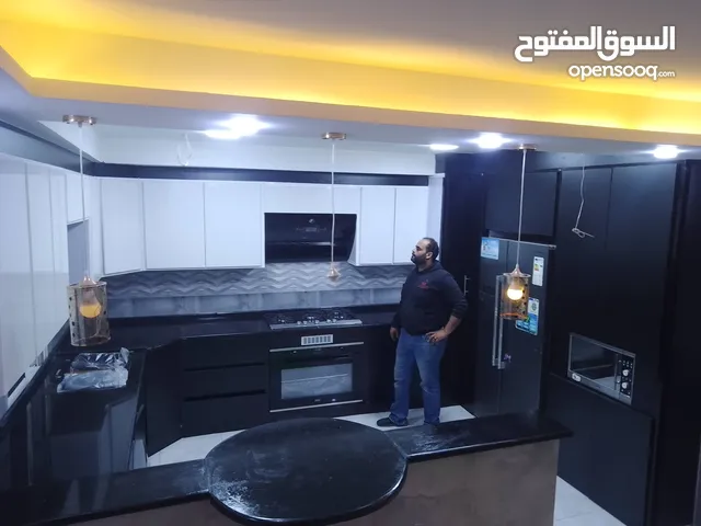 مطابخ المنيوم صلد (الملكية العالمية للمطابخ) ومطابخ خشب وأبواب وشبابيك واباجورات