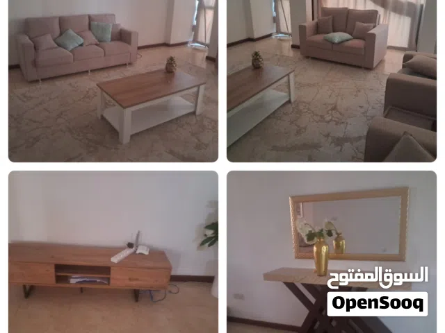 طقم جلوس صالون   نظيف شبه جديد مع قطع اثاث