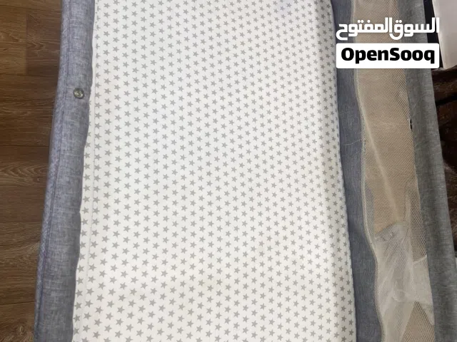 سرير اطفال حديثي الولادة ويصلح لعمر 6 اشهر الى سنه