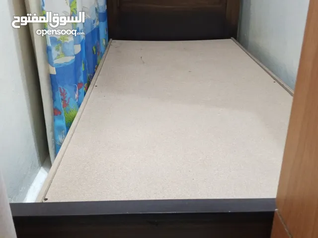 تخت قياس مفرد لونه بني