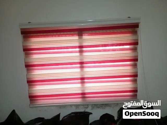 ستائر استعمال بسيط جدآ بحالة الوكالة شبه جديد