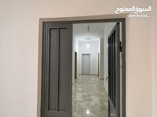 شقه ارضيه سوق الجمعه الحشان موقع حيوي ونظيف