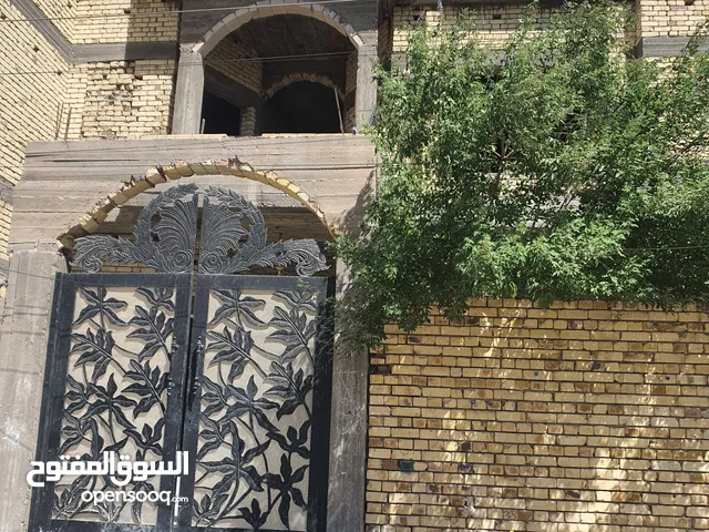 دار طابقين ونص في حي المهندسين قرب شارع المقيمين