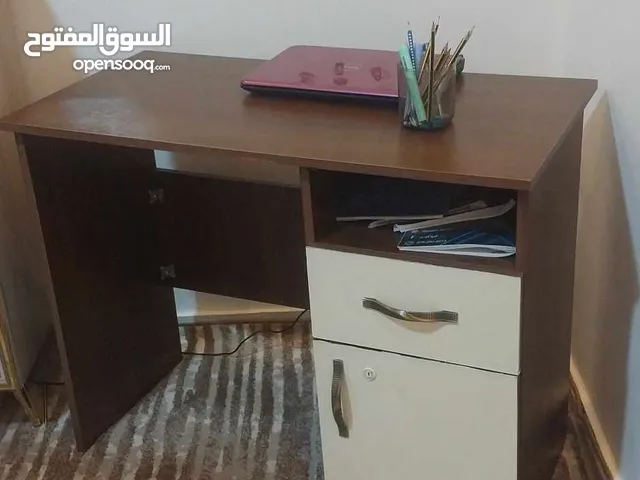 مكتب وكرسي بحاله ممتازه