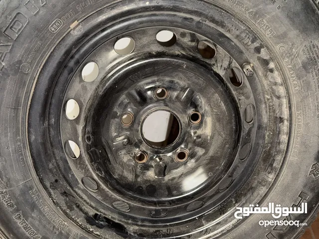 رنك معا تاير مقاس ماركة انكونك 14/195/70 وتاير مقاس 225/65/R17 بحاله ممتازه